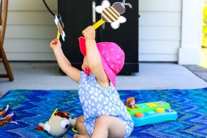 Teach your little ones how to STOP, SLOW, & GO with this fun FREE printable Bumblebee Stop, Slow, Go Movement Game!
