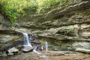 Creating Rhythms: 4 Tips to Cultivate Connection With Your Kids Outside by Sarah Street (The Silvan Reverie) on The Littles & Me