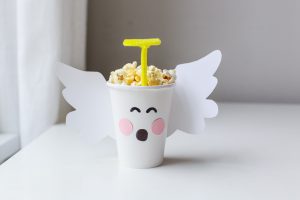 Christmas Movie Night just got more fun with these darling DIY Christmas Popcorn Treat Cups. They pair perfectly with your favorite Christmas movies!
