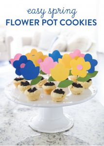 You know what they say...April showers bring May flowers! Get ready to celebrate SPRING with these darling Spring Flower Pot Cookies. Includes FREE printable template to make the flowers.