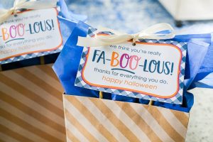 Halloween is the perfect time to spread kindness and light with your family. Put together a simple treat bag and add a Free Printable Halloween Random Act of Kindness Tag. You can use it to encourage teachers, friends, strangers, community workers, or anyone else who needs a little bit of cheer in your community!