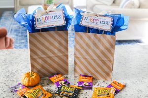 Halloween is the perfect time to spread kindness and light with your family. Put together a simple treat bag and add a Free Printable Halloween Random Act of Kindness Tag. You can use it to encourage teachers, friends, strangers, community workers, or anyone else who needs a little bit of cheer in your community!