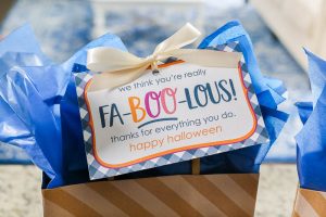 Halloween is the perfect time to spread kindness and light with your family. Put together a simple treat bag and add a Free Printable Halloween Random Act of Kindness Tag. You can use it to encourage teachers, friends, strangers, community workers, or anyone else who needs a little bit of cheer in your community!