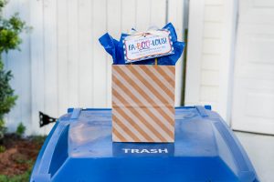 Halloween is the perfect time to spread kindness and light with your family. Put together a simple treat bag and add a Free Printable Halloween Random Act of Kindness Tag. You can use it to encourage teachers, friends, strangers, community workers, or anyone else who needs a little bit of cheer in your community!